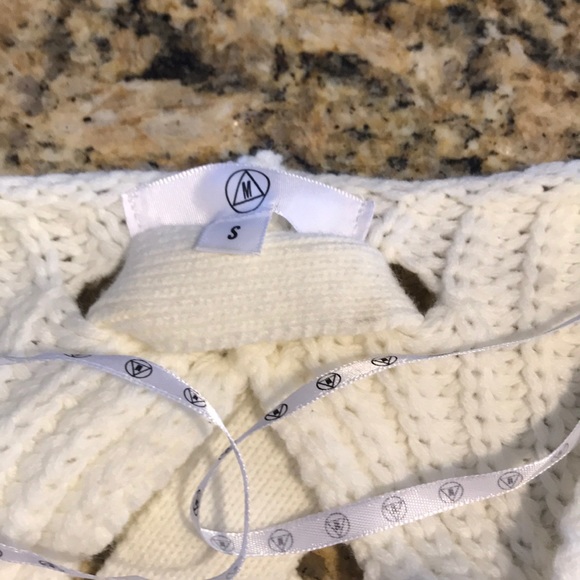 *Feature* Super cute tie back cream sweater 💐 - Picture 4 of 5